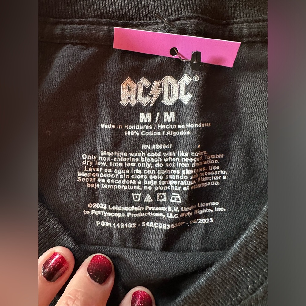 AC⚡️DC HIGHWAY TO HELL T-SHIRT SIZE MEDIUM NEW NWT - Picture 5 of 6
